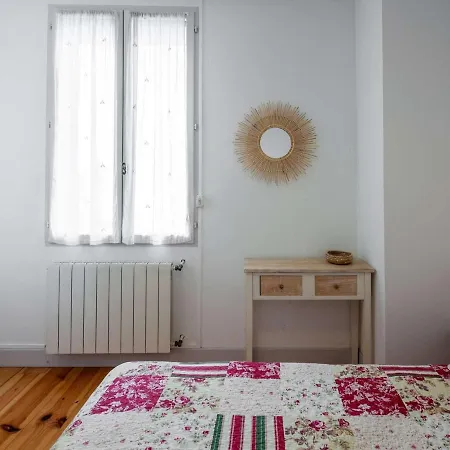 Apartment Au Centre-ville De Saint-jean-de-luz, Et Commerces A Proximite - Fr-1-4-651