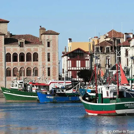 Au Centre-ville De Saint-jean-de-luz, Et Commerces A Proximite - Fr-1-4-651 Apartment Saint-Jean-de-Luz